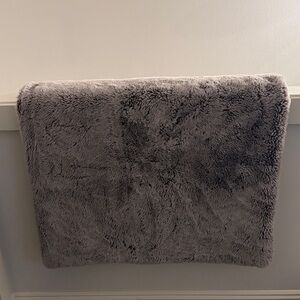 Grey Faux Fur 70"x55" Throw Blanket